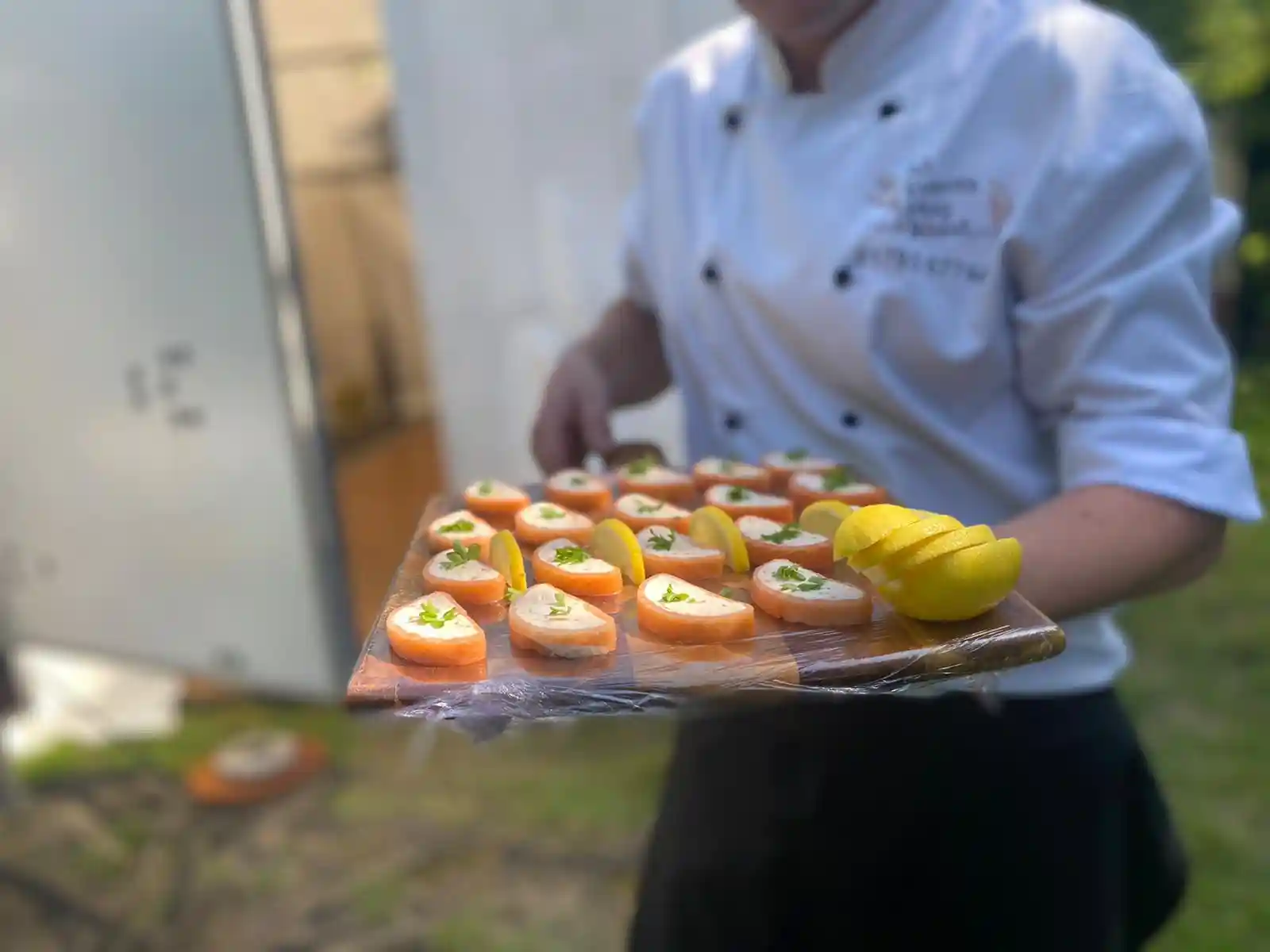 sushi lemon tray